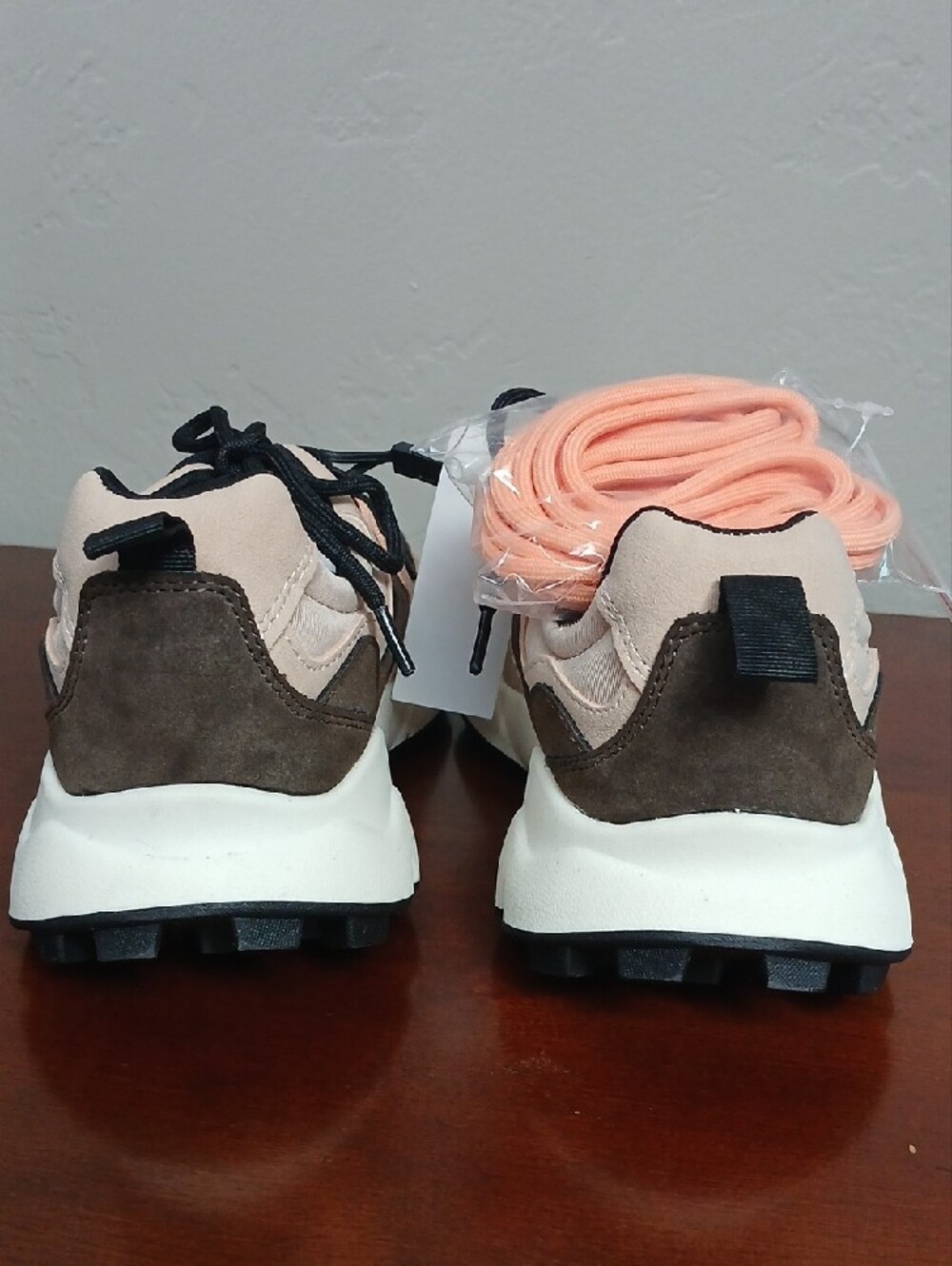 LOFT Versa 'Missy' Women's Athletic Sneakers - Picture 5 of 13